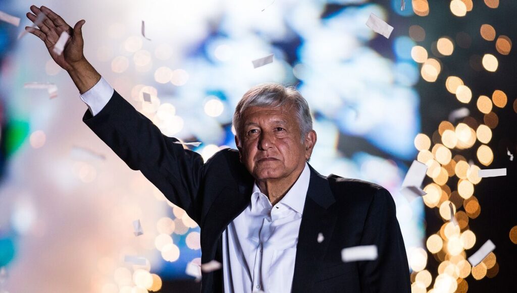 Why Young People Are Supporting AMLO: Insights from https://costumbresmexico.com/se-presentan-jovenes-proamlo